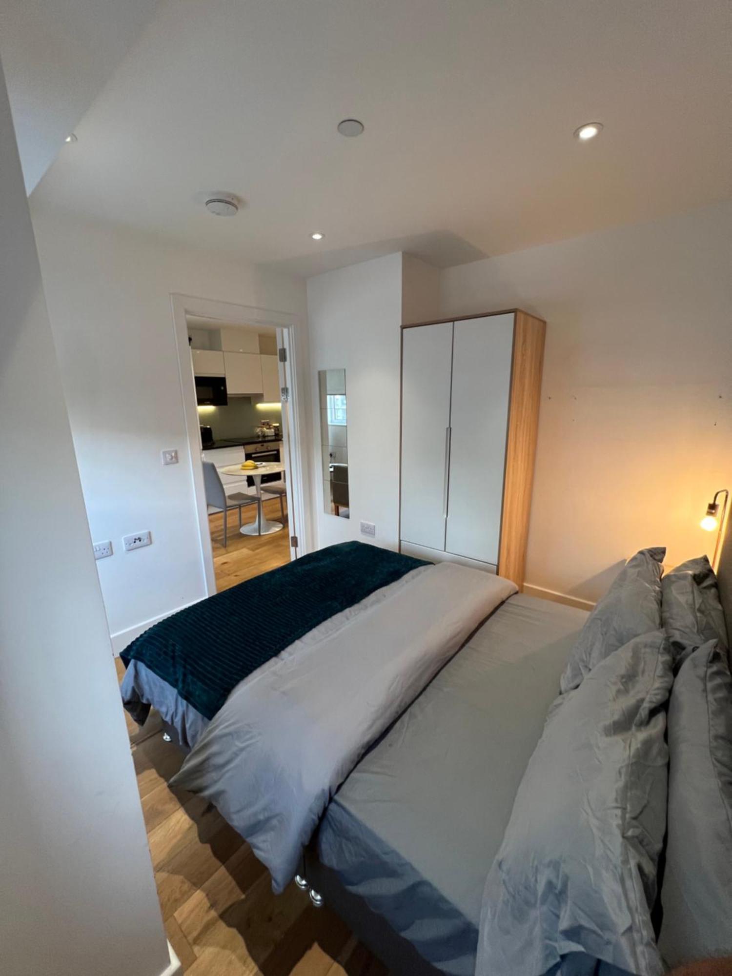 Trendy In A Location Apartment Croydon