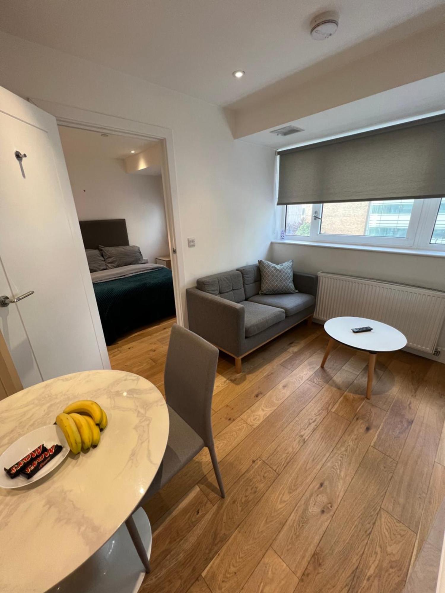 Trendy In A Location Apartment Croydon