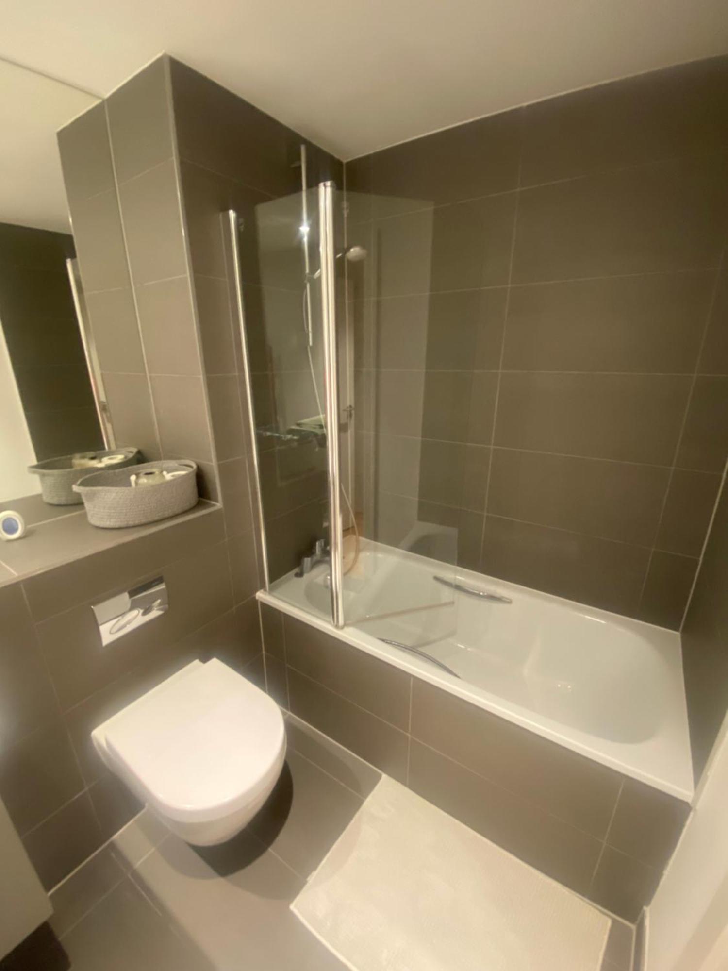 Trendy In A Location Apartment Croydon